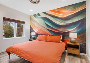 Summer at The Golden Goose including King Bed, Parking, Security and Laundry